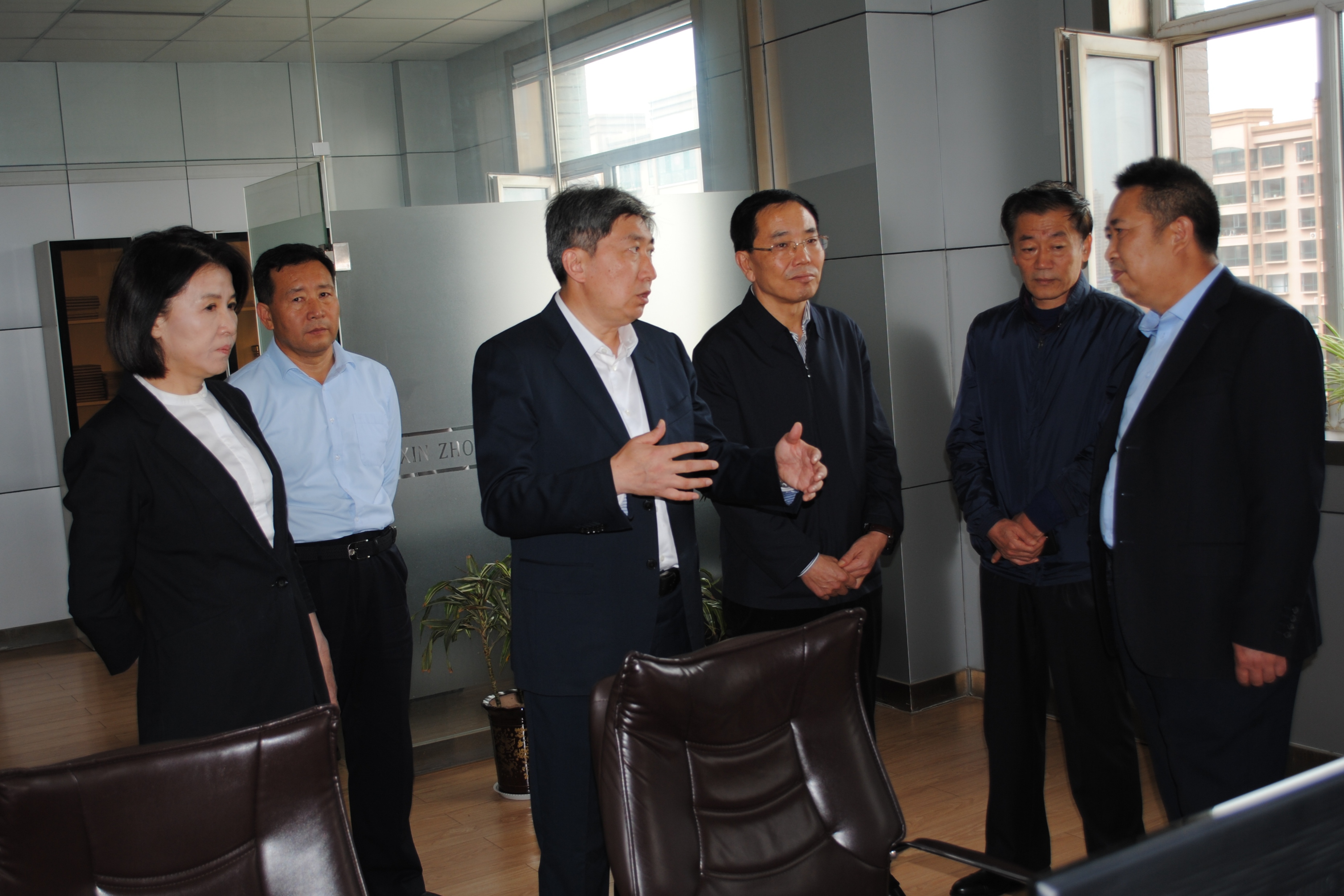 忻州市委副書記、市長朱曉東檢查國慶、中秋長假供水安全生產(chǎn)工作.jpg