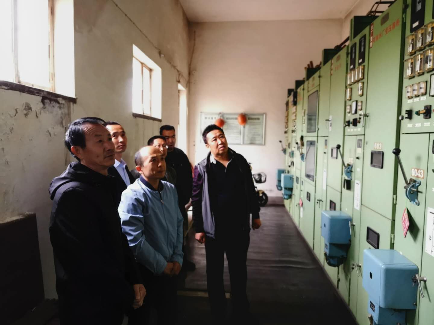公司總經(jīng)理王建人在供水、污水生產(chǎn)一線開展風(fēng)險隱患排查.jpg